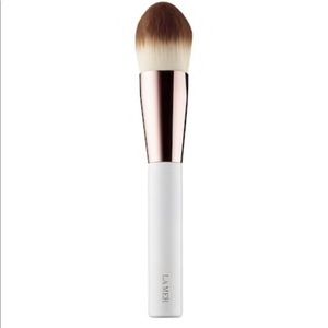 La Mer foundation brush